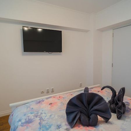 Cozy & Spacious 2Br Apartment With Netflix บูคาเรสต์ ภายนอก รูปภาพ