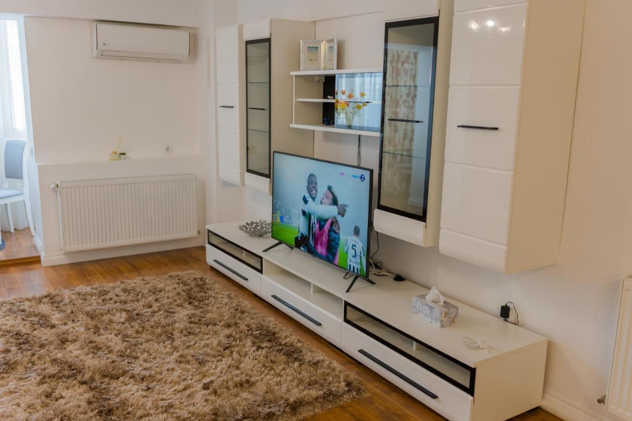 Cozy & Spacious 2Br Apartment With Netflix บูคาเรสต์ ภายนอก รูปภาพ