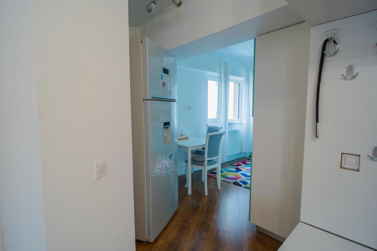 Cozy & Spacious 2Br Apartment With Netflix บูคาเรสต์ ภายนอก รูปภาพ