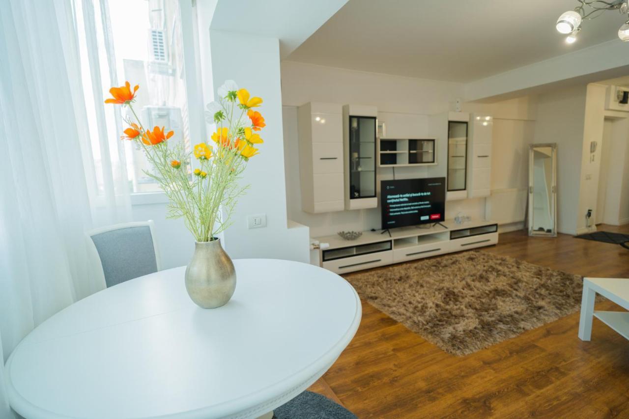 Cozy & Spacious 2Br Apartment With Netflix บูคาเรสต์ ภายนอก รูปภาพ