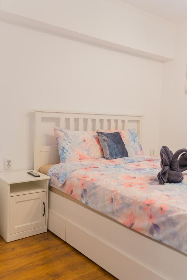 Cozy & Spacious 2Br Apartment With Netflix บูคาเรสต์ ภายนอก รูปภาพ