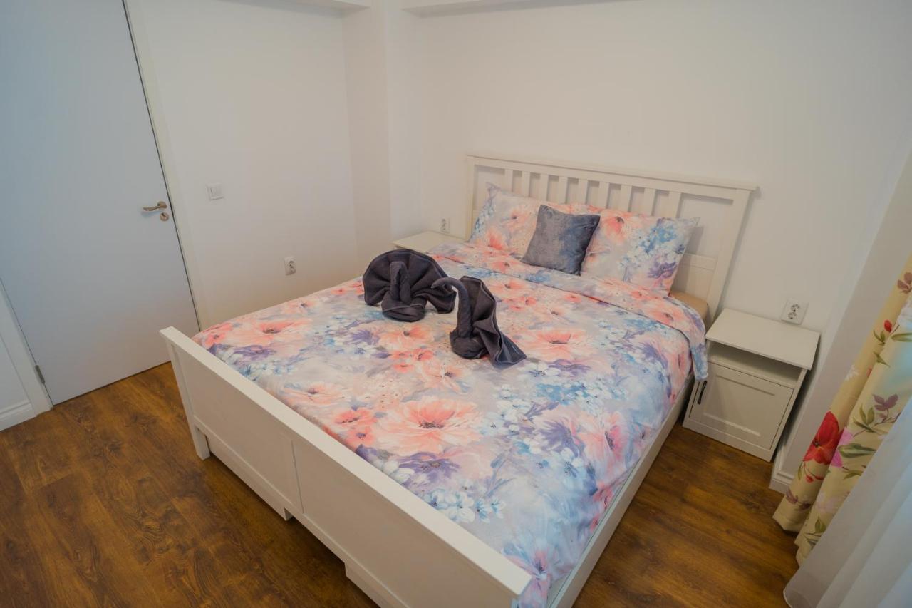 Cozy & Spacious 2Br Apartment With Netflix บูคาเรสต์ ภายนอก รูปภาพ
