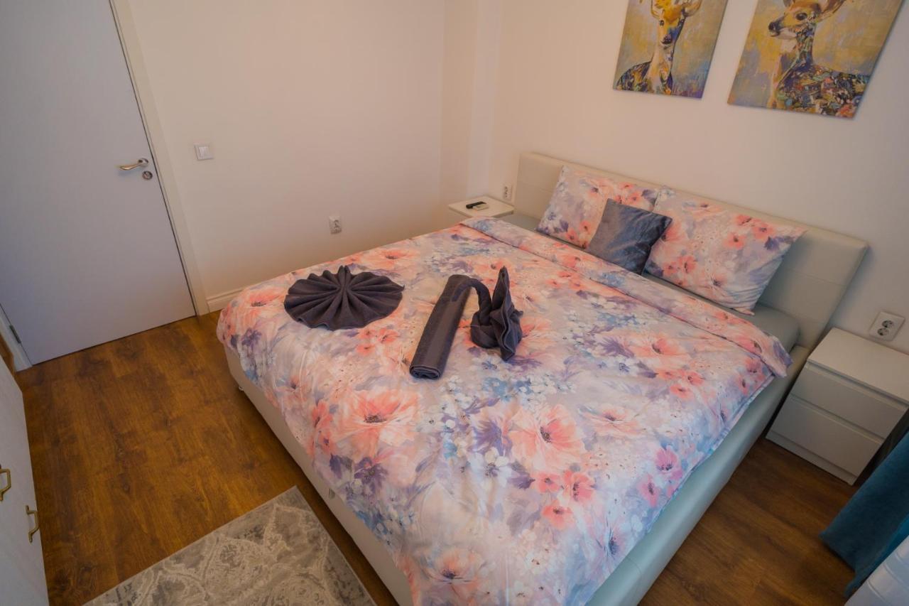 Cozy & Spacious 2Br Apartment With Netflix บูคาเรสต์ ภายนอก รูปภาพ