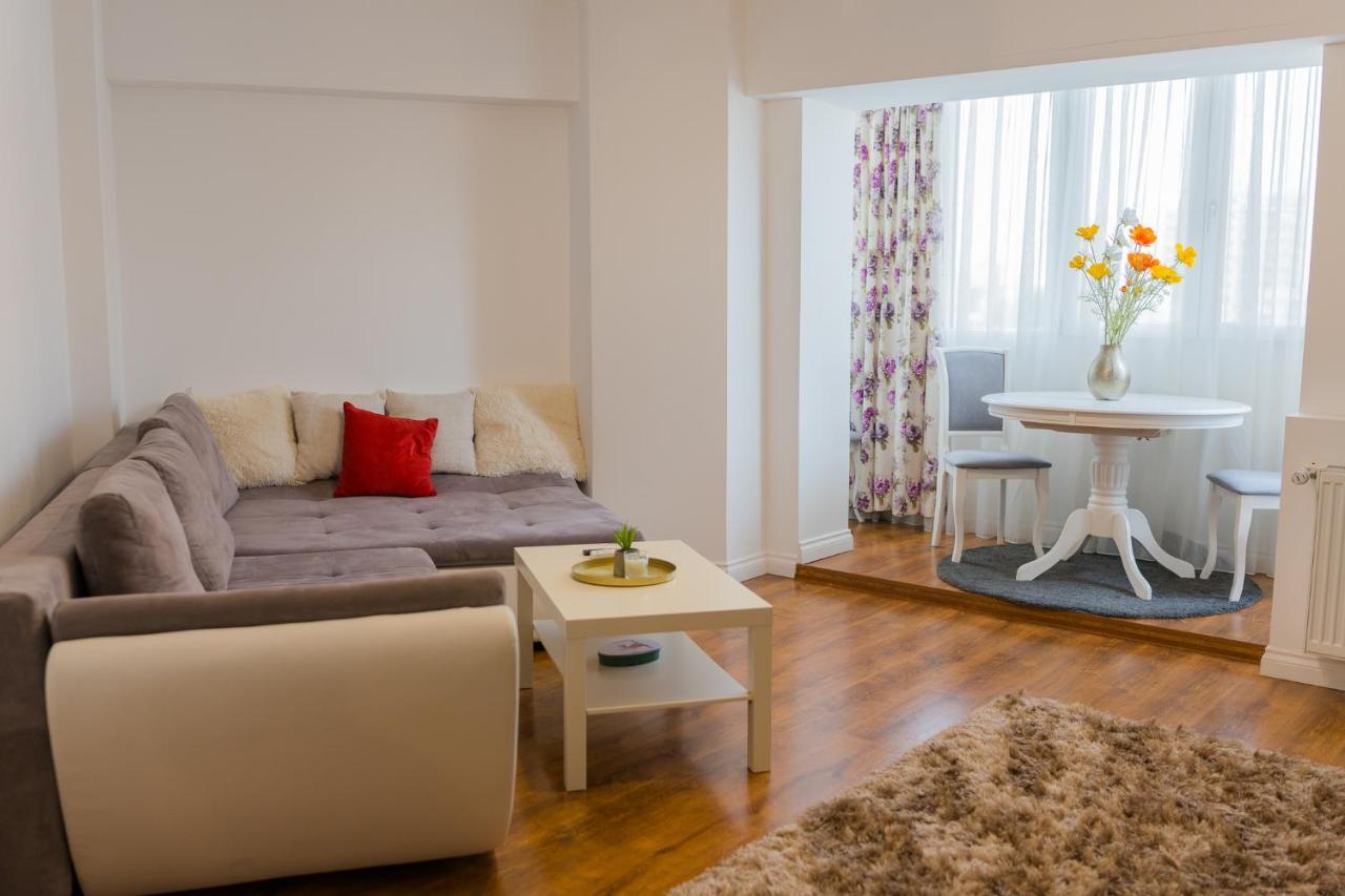 Cozy & Spacious 2Br Apartment With Netflix บูคาเรสต์ ภายนอก รูปภาพ