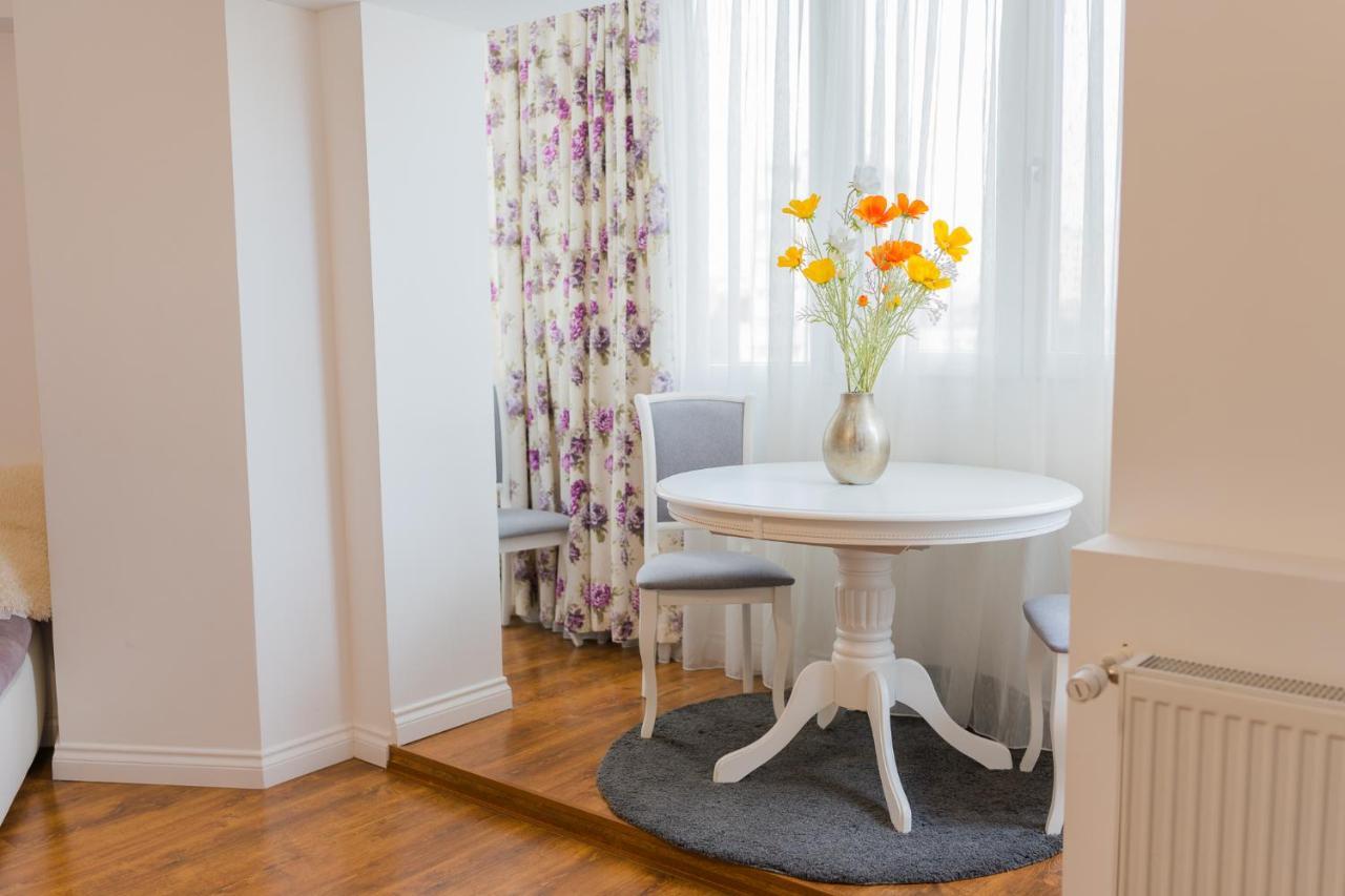 Cozy & Spacious 2Br Apartment With Netflix บูคาเรสต์ ภายนอก รูปภาพ