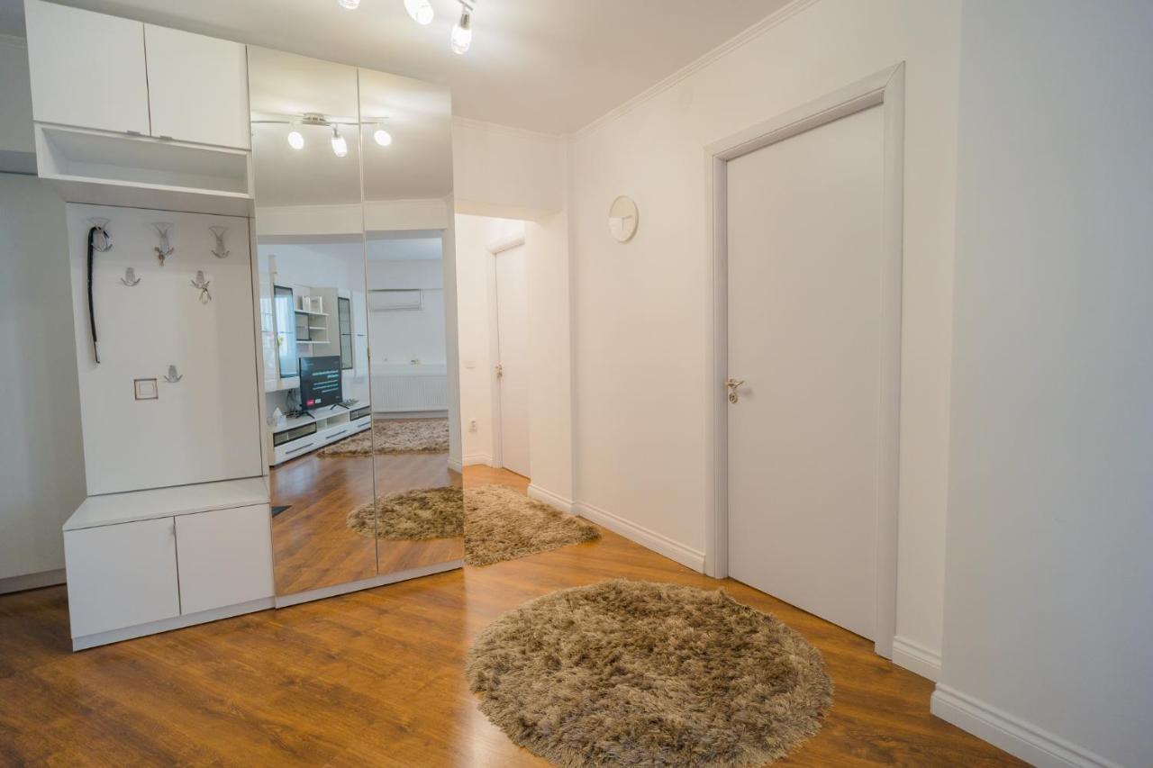 Cozy & Spacious 2Br Apartment With Netflix บูคาเรสต์ ภายนอก รูปภาพ