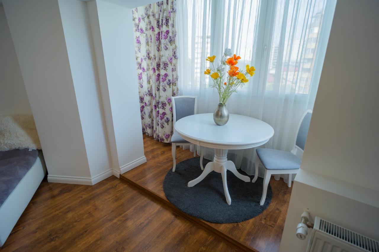 Cozy & Spacious 2Br Apartment With Netflix บูคาเรสต์ ภายนอก รูปภาพ