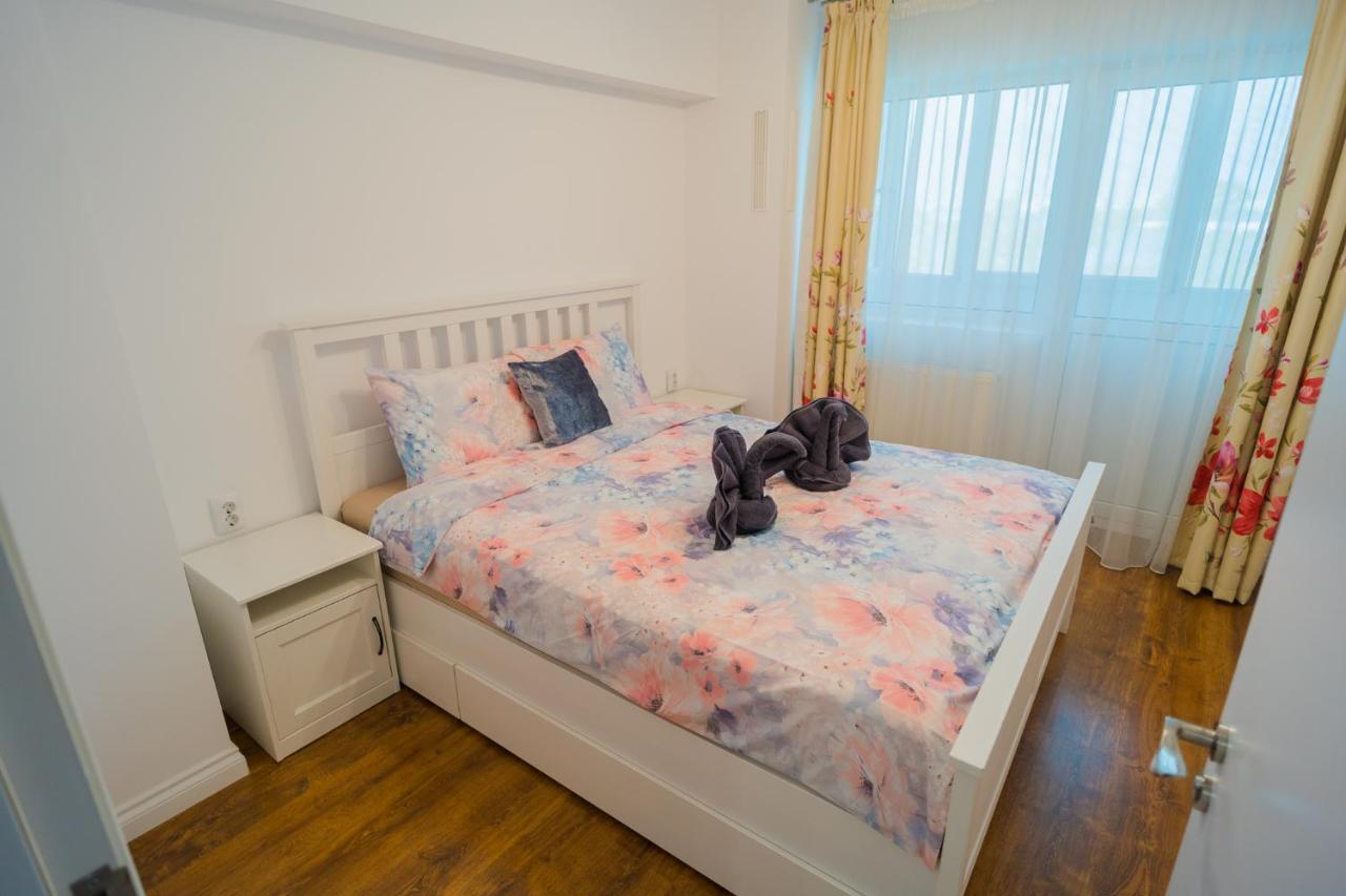 Cozy & Spacious 2Br Apartment With Netflix บูคาเรสต์ ภายนอก รูปภาพ