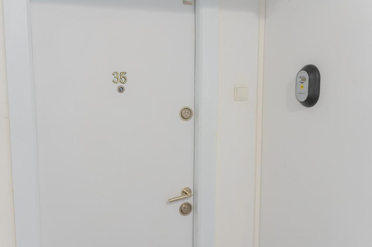 Cozy & Spacious 2Br Apartment With Netflix บูคาเรสต์ ภายนอก รูปภาพ